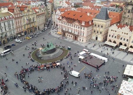 Blick auf den Altstadtplatz vom Rathaus